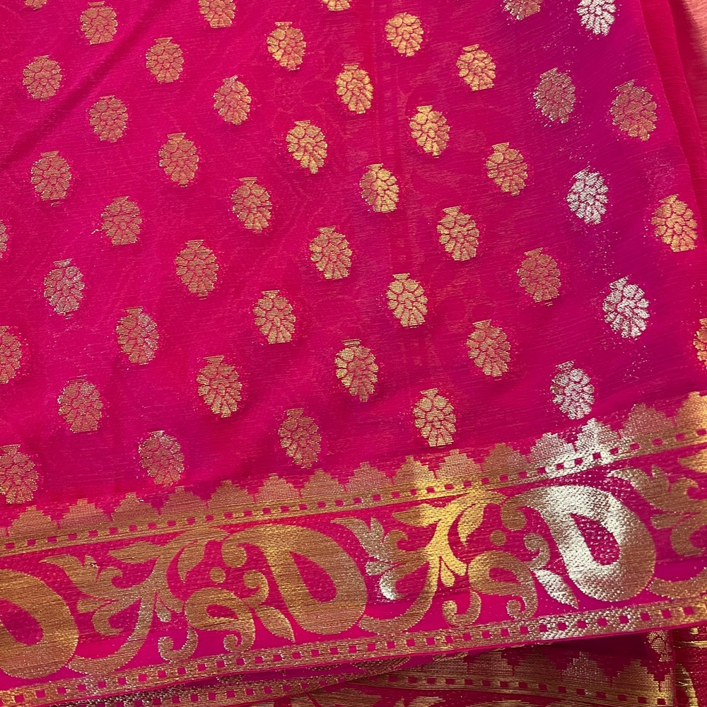 Pink saree - Picture 2 of 5